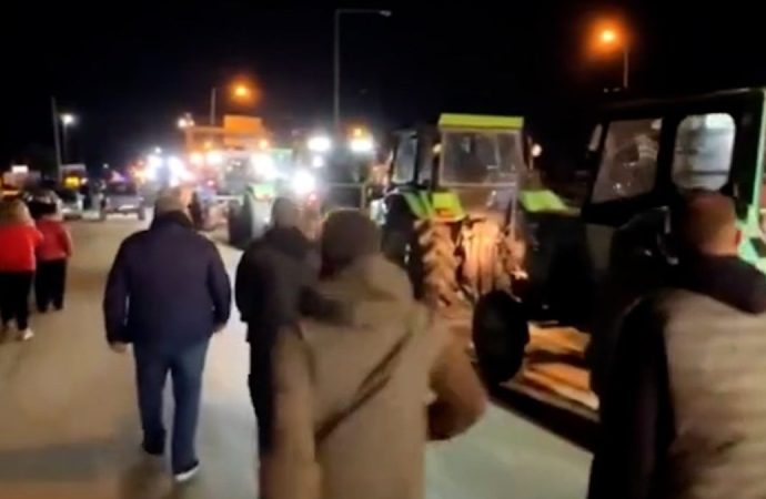 Yunanlı çiftçiler Türkiye sınırını kapattı