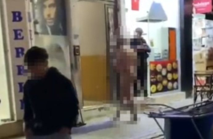 Çırılçıplak dolaşan Rus turist apar topar gözaltına alındı