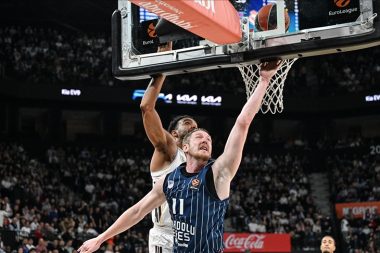 Anadolu Efes, Real Madrid’e 81-75 yenildi