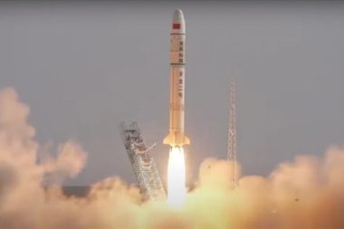 Çin yüksek frekanslı veri alışverişi sağlayan iki uydu fırlattı