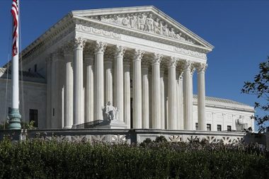 ABD’de “doğumla vatandaşlık hakkı” konusunda son sözü Yüksek Mahkeme söyleyecek