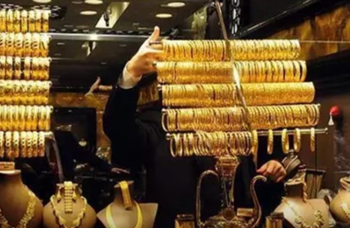 Vurgun yapmak için kuyumcu açmış: Altınları topladı, kayıplara karıştı