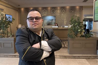 Down sendromlu Emre çalıştığı otelin sevgilisi