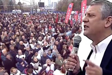 Özel binlerce emekliye seslendi: Meclis meydandır