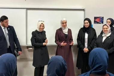 Ahmet Şara’nın eşi Kadıköy Anadolu İmam Hatip Lisesi’nde