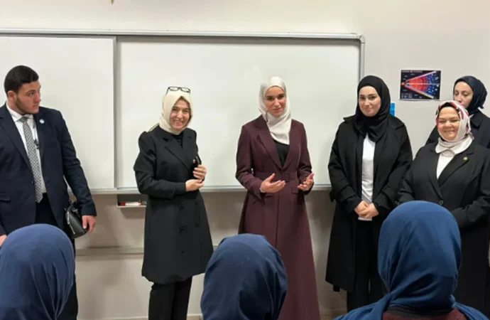 Ahmet Şara’nın eşi Kadıköy Anadolu İmam Hatip Lisesi’nde