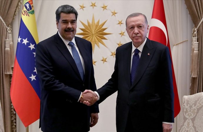 Erdoğan, Maduro ile telefonda görüştü