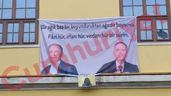 Pilav Günü’nde Fatih Altaylı ve Remzi Sanver’e destek pankartı