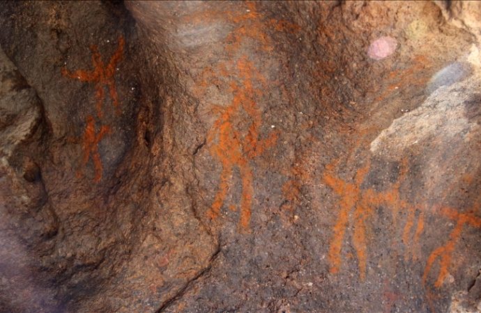 Neolitik Çağ’a ait insan figürlü kaya resimleri keşfedildi