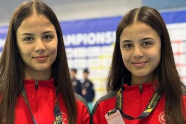 Yemişen kardeşler badmintonda bronz madalya kazandı