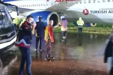 Sabiha Gökçen’de korku dolu anlar: Yolcu uçağı pistten çıktı, toprağa saplandı