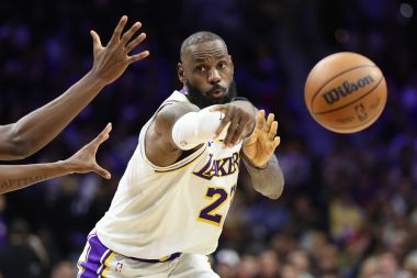 LeBron James coştu, Lakers 76ers’ı devirdi