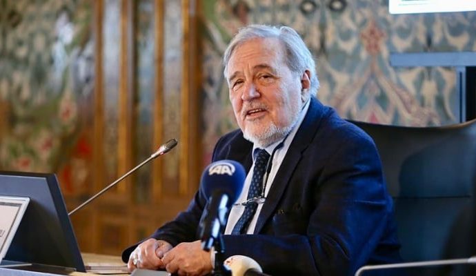 İlber Ortaylı’ya göre Batı’ya göçün arkasında istihbarat örgütleri var