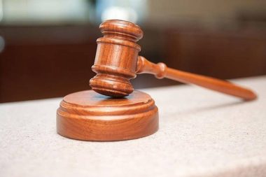 Emanetteki paraları zimmetine geçiren adliye katibi tutuklandı