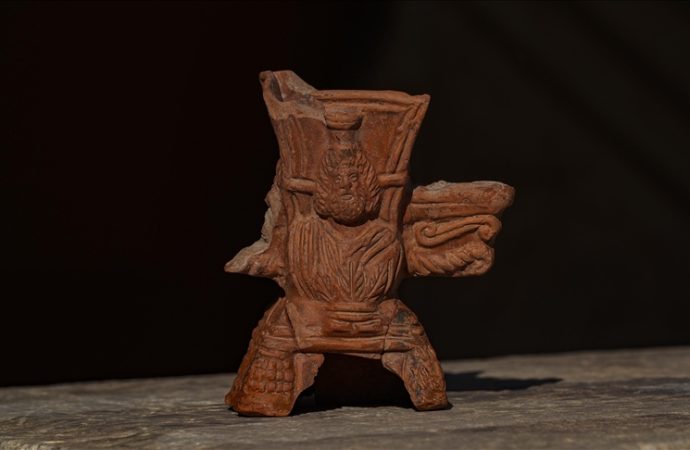 Efes kazıları: Mısır tanrısı Serapis tasvirli tütsü kabı bulundu