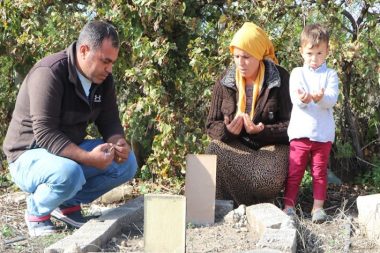 ‘Öldü’ diye ailesine verilen bebek mezarlıkta ağlamaya başladı