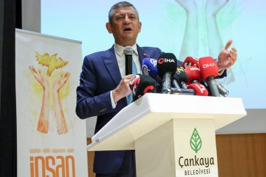 Özgür Özel: Sözle sevme dönemi bitti, bizi seven arkamızdan gelsin