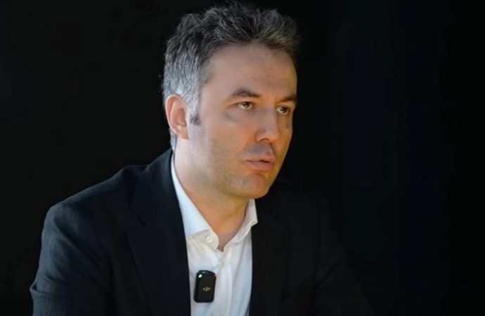 Gazeteci Mehmet Akif Ersoy gözaltına alındı, TMSF görevden uzaklaştırdı