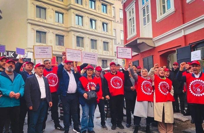 İstanbul’daki İtalyan Lisesi’nde öğretmenler greve çıktı
