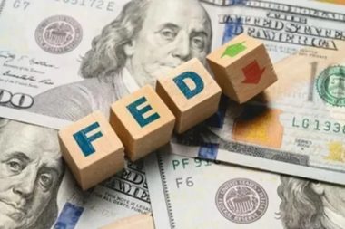 Fed faizi indirdi, bir süre böyle duracağını ima etti