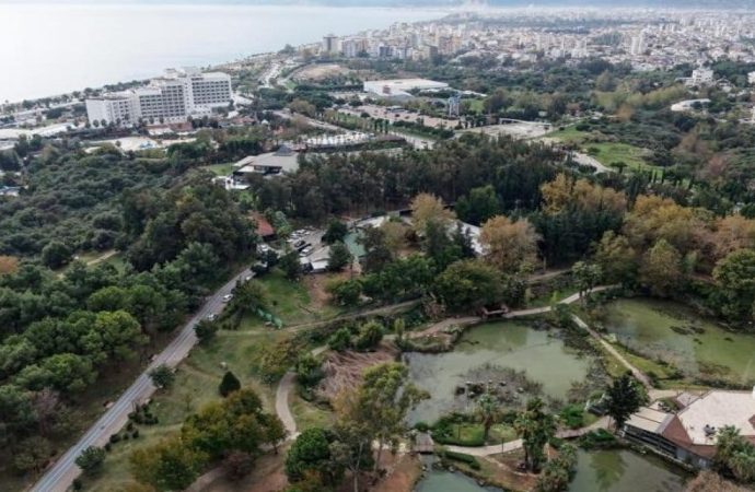 ‘Arap Süleyman’ın mirası: 6 milyar dolarlık arazi davası kamuyu ve yıldız işletmeleri kaçak duruma düşürdü