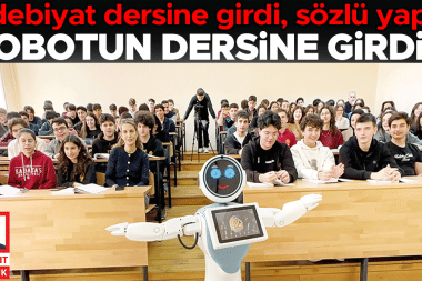 Edebiyat dersine girdi, sözlü yaptı: Tarihi lisede robot öğretmen