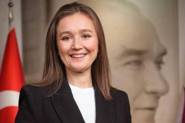 Şehzadeler Belediye Başkanı Gülşah Durbay entübe edildi