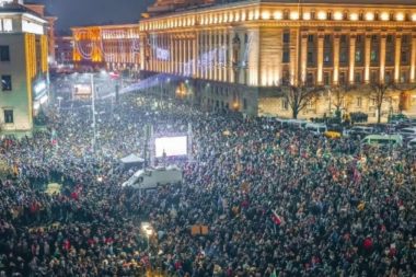 Komşuda Jivkov’ın yıkılmasından sonraki en büyük protestolar sürüyor