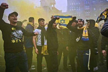 Tersine dünya: ‘Nazi selamı’ veren İsrailli taraftarı Alman polisi sorguladı