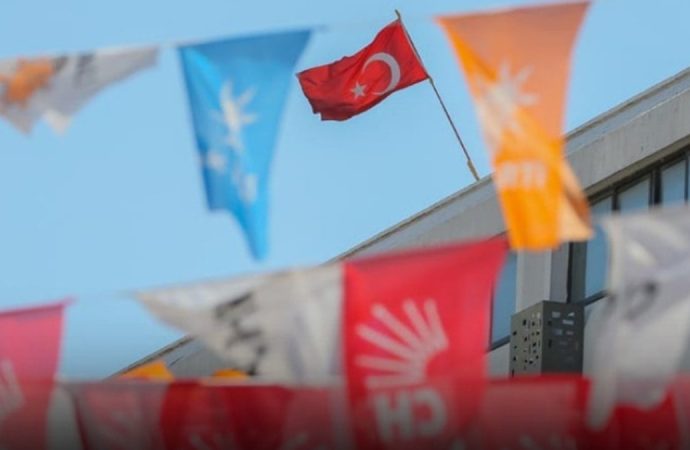 AKP ve CHP seçmeni ilk kez bir soruya aynı yanıtı verdi: ‘Güvenmiyorum’ diyenler yüzde 70’in üstünde