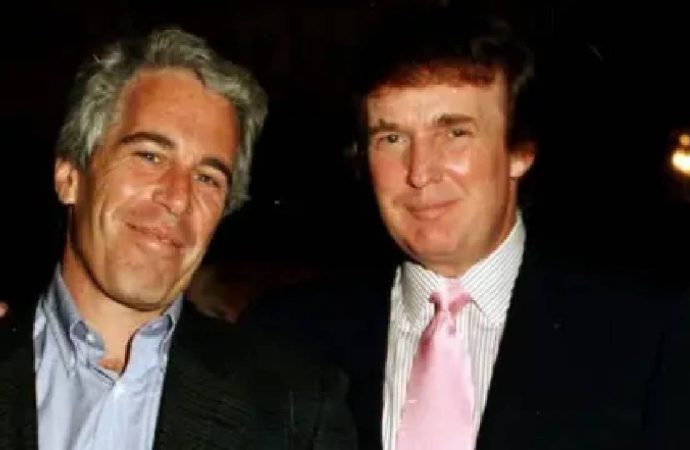 Trump’a yeni Epstein fotoğrafları soruldu: ‘Yüzlerce insanla fotoğrafı var, hakkında hiçbir şey bilmiyorum’