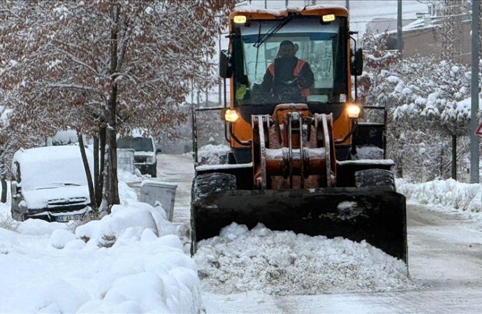 Van ve Hakkari’de 172 köye kar nedeniyle ulaşılamıyor