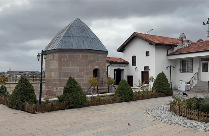 Ateşbaz-ı Veli Türbesi’nde türbedarlar asırlardır tuz ikram ediyor