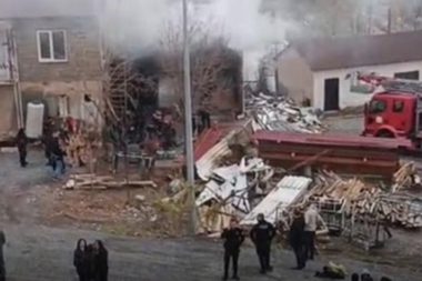 Patlamada yaralanan oğluna koşarken kaza geçirdi