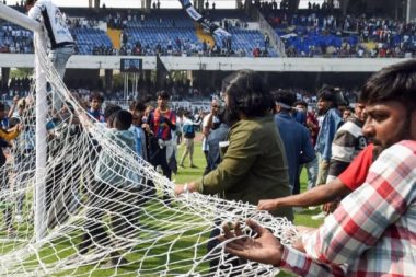 Hindistan’da Messi’yi göremeyenler sahayı bastı: Organizatör gözaltında