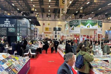 Kitap Fuarı: Kapılar açıldı şenlik başladı