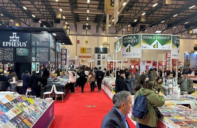 Kitap Fuarı: Kapılar açıldı şenlik başladı