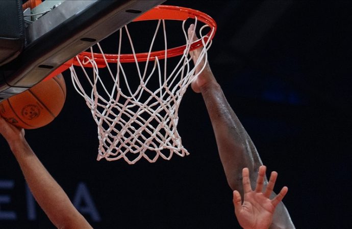 New York Knicks ve San Antonio Spurs finale kaldı