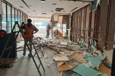 Şişli’deki AVM’nin kaçak bölümleri yıkıldı