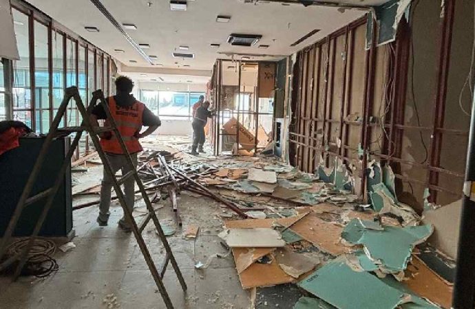 Şişli’deki AVM’nin kaçak bölümleri yıkıldı