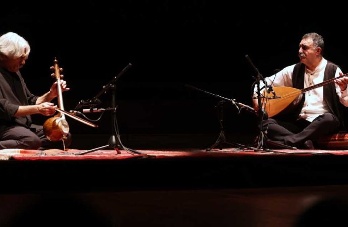 Grammy ödüllü sanatçı, Erdal Erzincan’la sahne aldı