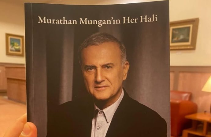 Murathan Mungan: ’42 şiirimi çöpe attım’