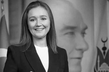 Bu güler yüzlü genç kadın belediye başkanı kansere yenik düştü, ölümüyle siyaseti ve ülkeyi birleştirdi