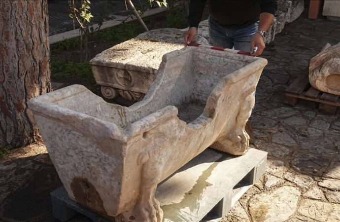 Romalı soyluların mermer küveti iki bin yıl sonra çeşme yalağı oldu