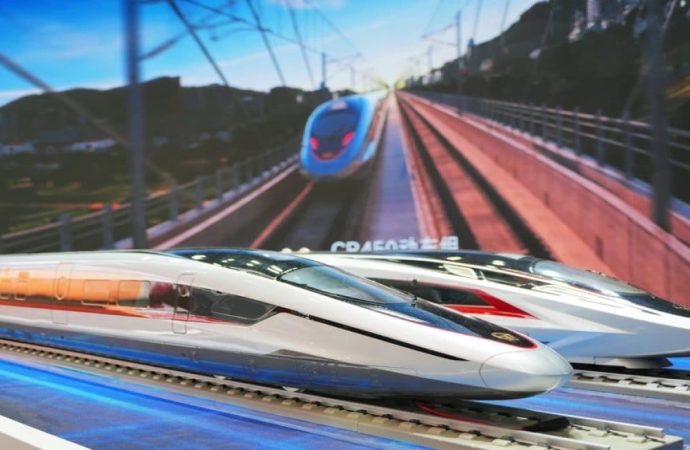 Dünyanın en hızlı treni: Saatte 450 km hızla mermi gibi ilerleyecek