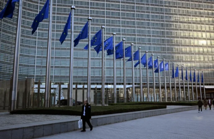 Avrupa’da olan biteni takip ediyor musunuz? Yeni bir dünya kuruluyor