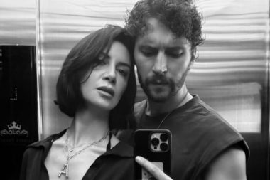 Ahu Yağtu ve Bora Cengiz’den romantik asansör pozu