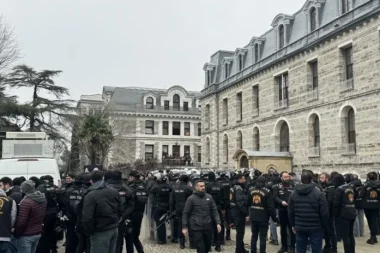 Boğaziçi’ne Toma eşliğinde operasyon rezalet!