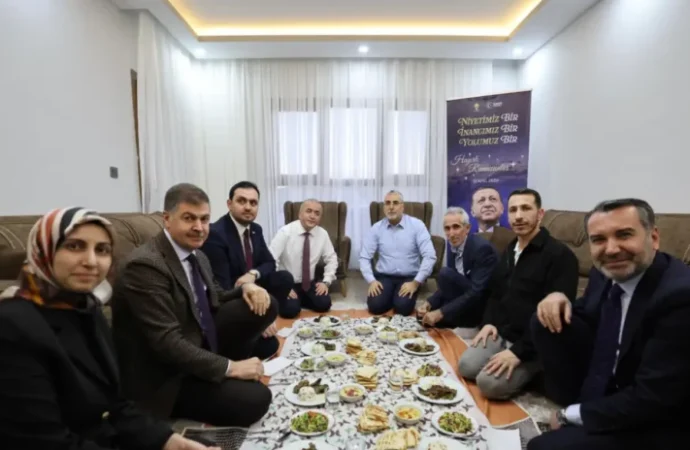 Göbeğini Kaşıyan Adam v 2.0