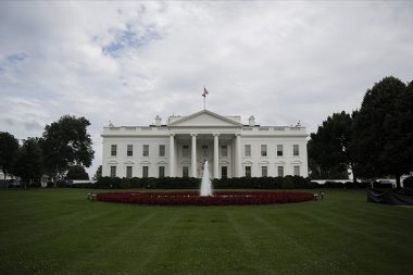 Beyaz Saray göçmen polisiyle korkutmayı sevdi: ICE’ın ara seçimde sandık çevresinde olmayacağının garantisi yok